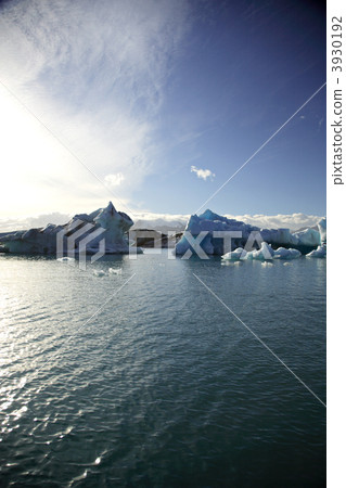 Green & Blue icebergs 3930192
