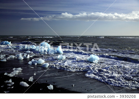 Fragments of icebergs Fragments of icebergs 3930208