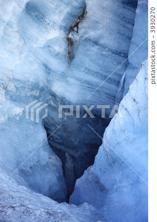 Blue icy crevasse Blue icy crevasse 3930270
