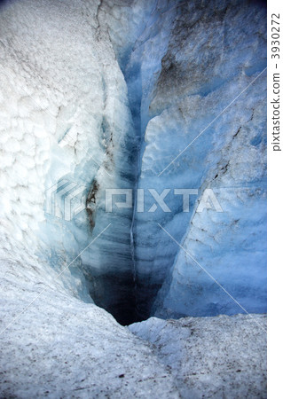 Icy blue crevasse 3930272