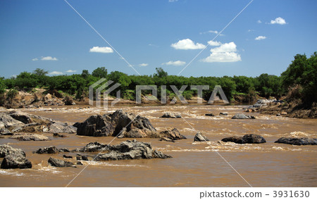 View up Mara River 3931630