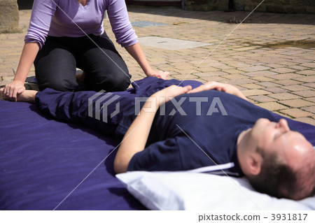 Mobilising the pelvis Mobilising the pelvis 3931817