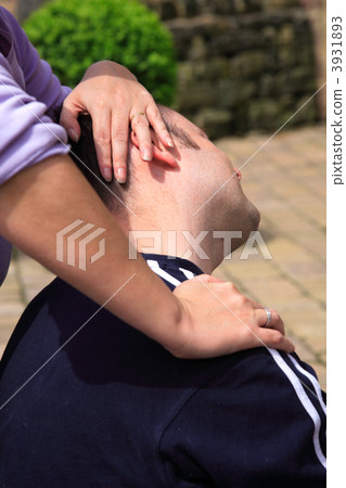 Stretch to the right side of the neck Stretch to the right side of the neck 3931893