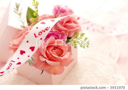 Flower gift to a lover Flower gift to a lover 3931970