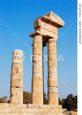 Greek columns 3932410
