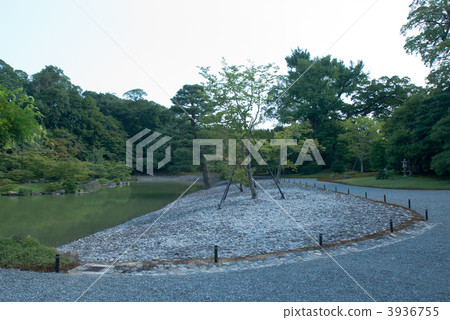 The beach of Senko Imperial Palace of Minami Pond The beach of Senko Imperial Palace of Minami Pond 3936755