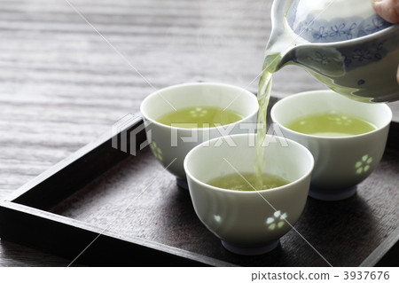 pour, pouring, pours 3937676