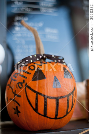 照片素材(图片): 南瓜灯 鬼火 南瓜灯笼