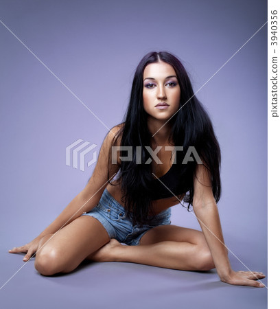Beauty brunette woman portrait 3940356