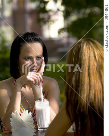 Young woman talk in cafe 3944861