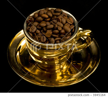 Gold cup with coffee beans 3945164