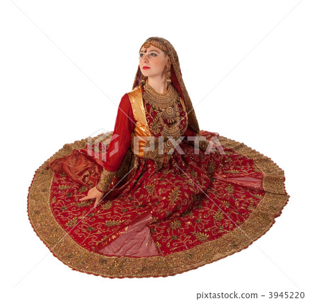 Beauty girl sit in traditional indian costume 3945220
