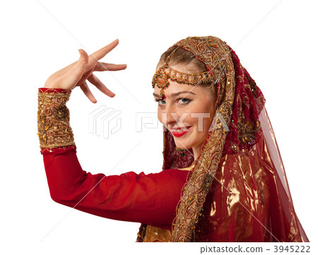 Beauty girl posing in traditional indian costume 3945222