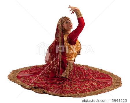 Beauty girl posing in indian costume 3945223