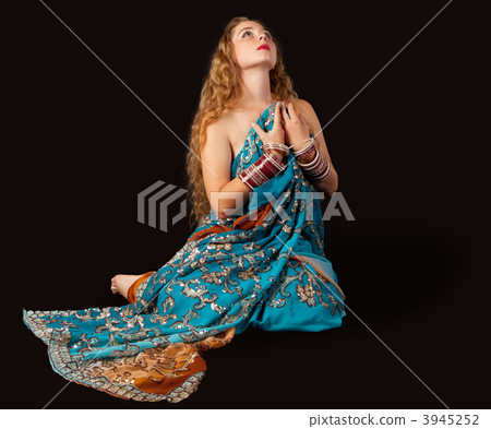 Beauty girl sit in indian costume with passion 3945252
