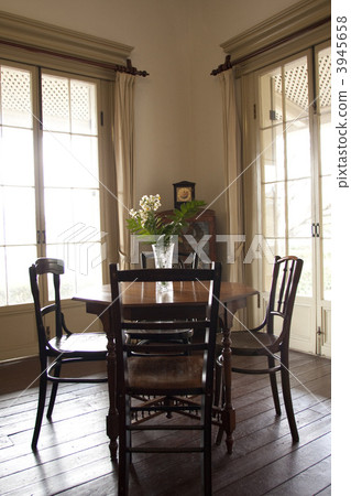 Western-style building 3945658