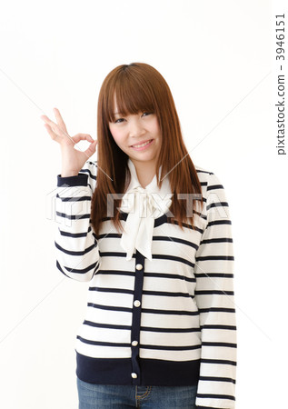 Young lady with brown hair Young lady with brown hair 3946151