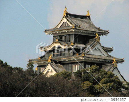 Okayama castle towering up in the blue sky Close-up Okayama castle towering up in the blue sky Close-up 3956657