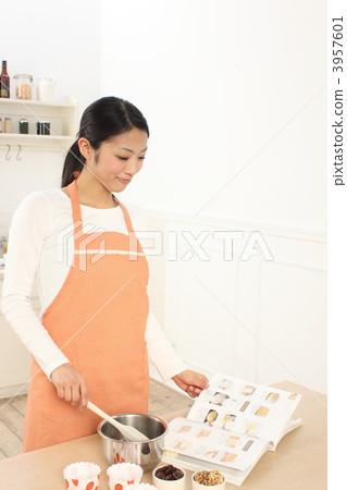 Woman kitchen cooking 3957601