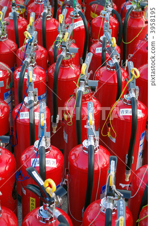 很多滅火器 3958195