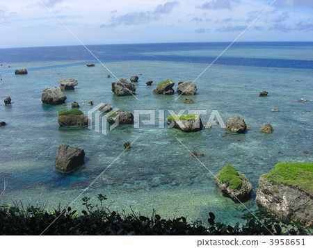 Miyakojima Higashi Heianozaki的巨石 3958651