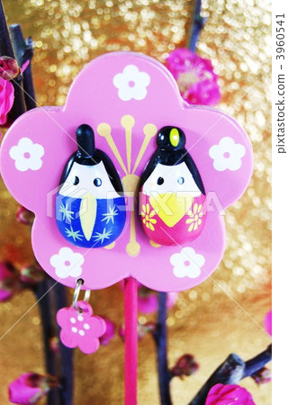 Hina Dolls image · Plum blossoms and wooden decorations Vertical position up 3960541