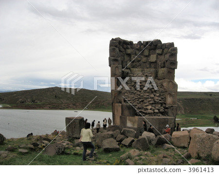 Ruins of Zyurstani and Lake Uumayo (Peru) 3961413