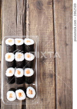 預包裝鮭魚薄卷、超市壽司 預包裝鮭魚薄卷、超市壽司 3962589