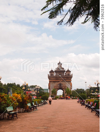 patuxai, vientiane, laos 3962816