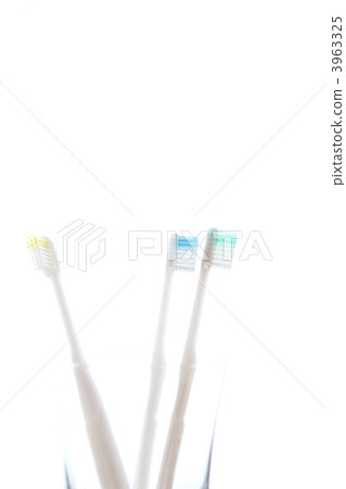 Three toothbrushes 3963325