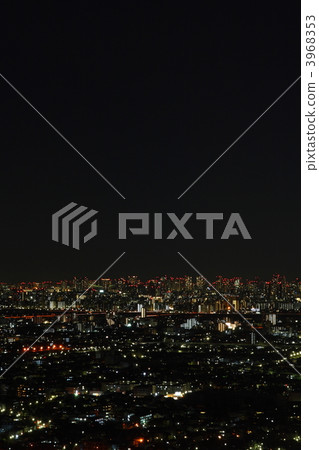從Ichikawa看的市中心的摩天大樓 從Ichikawa看的市中心的摩天大樓 3968353