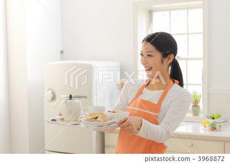 Female kitchen smile 3968872