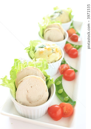 Western style salad platter 3971535