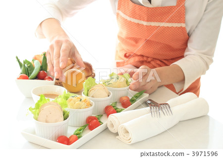 Cooking food styling 3971596