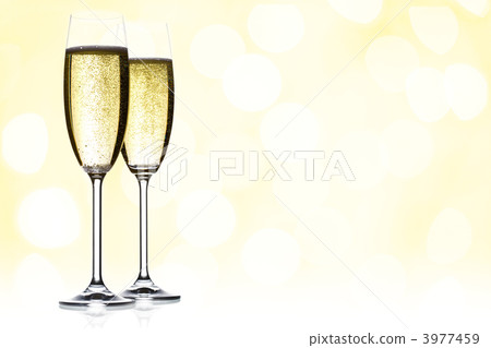 two glasses of champagne 3977459