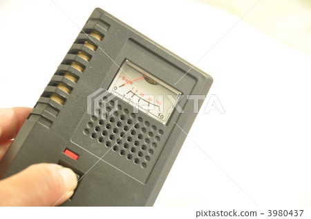 Radioactivity measuring machine 3980437