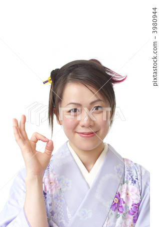 Kimono women who give an OK sign Kimono women who give an OK sign 3980944