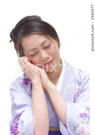 A kimono woman holding a cheek can A kimono woman holding a cheek can 3980977
