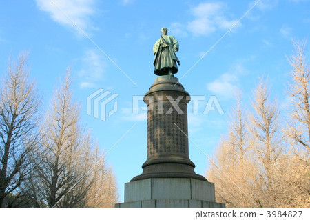 Visit the Yasukuni Shrine where the wish of peace was put 3984827