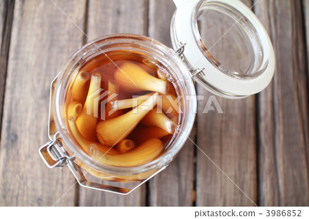 A jar of homemade, pesticide-free pickled shallots in sweet vinegar 3986852