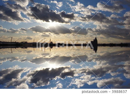 Water surface city 3988637