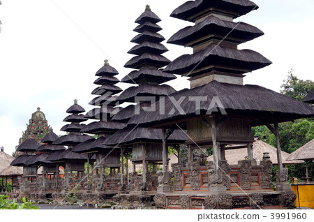 塔曼Ayun寺廟寺廟的專欄在印度寺廟,巴厘島的 塔曼Ayun寺廟寺廟的專欄在印度寺廟,巴厘島的 3991960