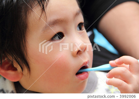 Boy brushing his teeth Boy brushing his teeth 3992006