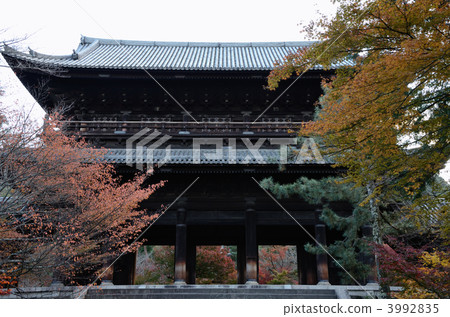 Nanzenji, Sanmen whole view and autumn colors 3992835