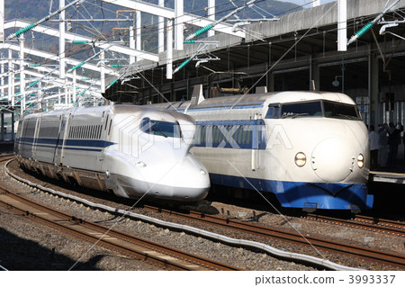 0系列新幹線列車和N 700系列新幹線列車 0系列新幹線列車和N 700系列新幹線列車 3993337