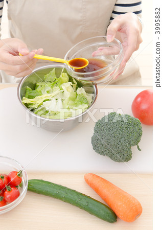 Women's hand making salad Women's hand making salad 3995882