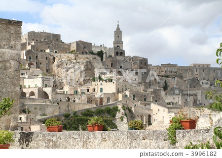 Matera's cave dwelling 3996182
