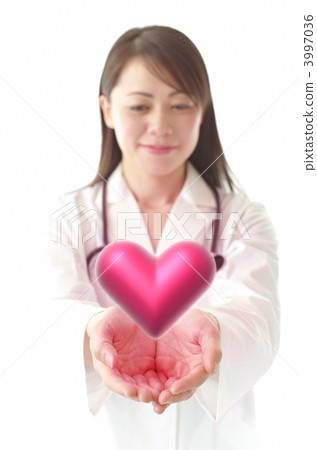 給心臟標記的婦女 3997036
