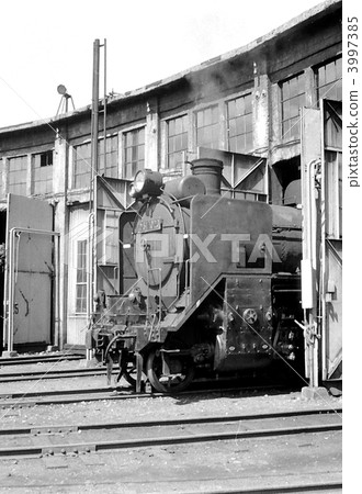 1972 年小樽月子發動機區扇形車庫 (D511023) 3997385