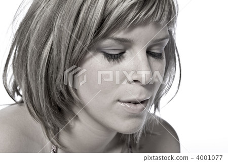 Young model looking dreamy Young model looking dreamy 4001077